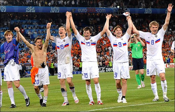 Модель образца Евро-2008. Ставшая триумфальной и пользовавшаяся большим спросом у болельщиков. Модель образца Евро-2008. Ставшая триумфальной и пользовавшаяся большим спросом у болельщиков.