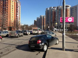 Эльм удивляется московской парковке: