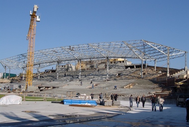 Октябрь 2008 года. Финансовый кризис сильно затруднил работы на главной арене Екатеринбурга