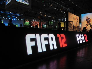 Играй в FIFA 12 вместе с Василием Березуцким